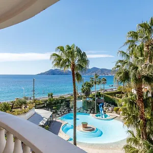 Zahara Yourhosthelper Cannes